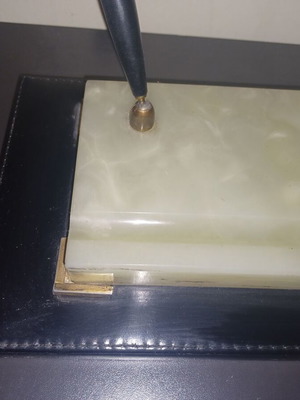 Onyx pen desk base used