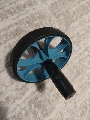 Fitness wheel like new for training back, chest, arms, abs, and legs