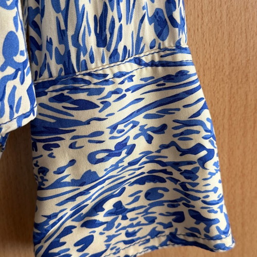 Zara women's shirt like new, slim fit, size 42, blue and white