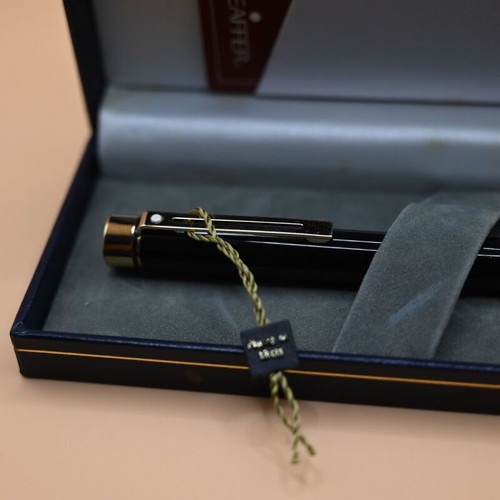 Sheaffer TARGA 1022 Fountain Pen 18k Medium Nib new