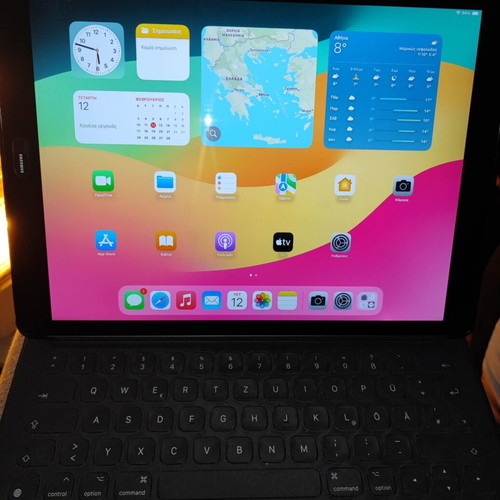 iPad Pro 2017 12.9 inch used with 256GB, case and keyboard