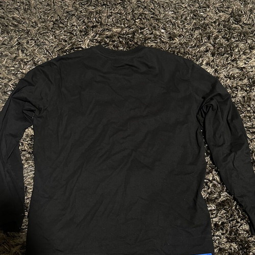 Karl Lagerfeld long sleeve tshirt size medium like new, black