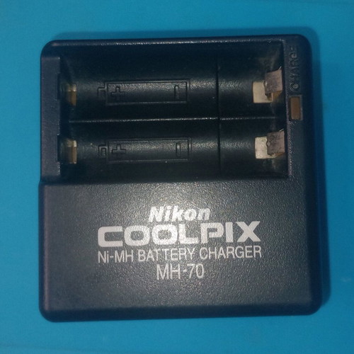 Nikon MH70 Ni-MH1 AA battery charger used for Coolpix 3100, 2100 cameras