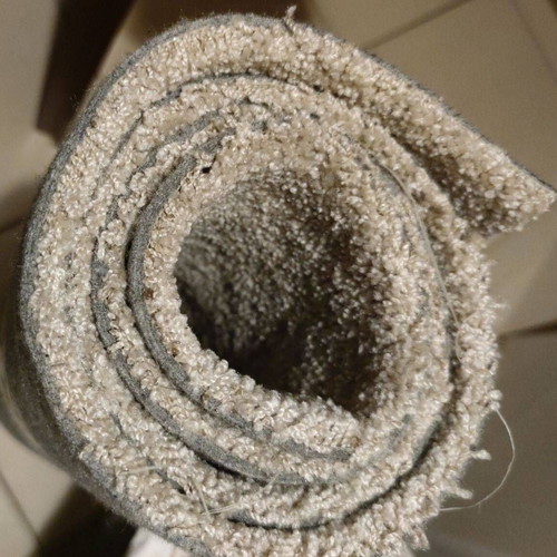 Beige rug 80x150 like new