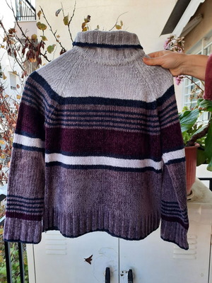 Girls' turtleneck sweater like new, multicolor