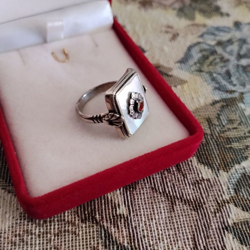 Traditional Oxidized Gianniotiko Women's Ring 925 Silver with White Mother-of-Pearl and Garnet