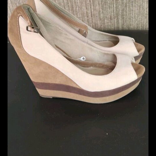 Bershka sandals size 40 like new, beige and brown