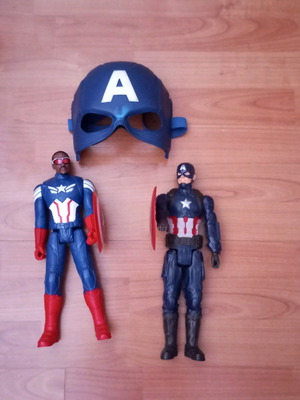 Captain American figures like new, superhero pack