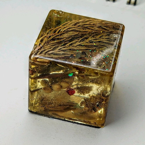 Decorative piece with flowers new, epoxy resin with dried flowers