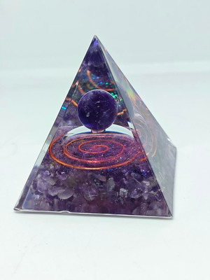 Orgonite Energy Pyramid with Natural Amethyst like new