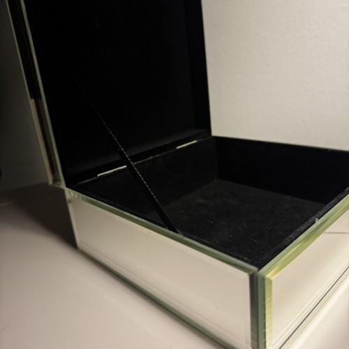 Square jewelry box with mirror exterior, 19x19 cm