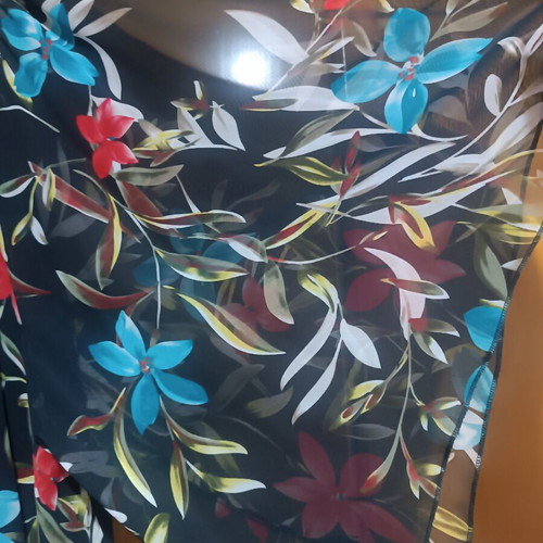 Muslin floral blouse like new, off-shoulder with batwing sleeves