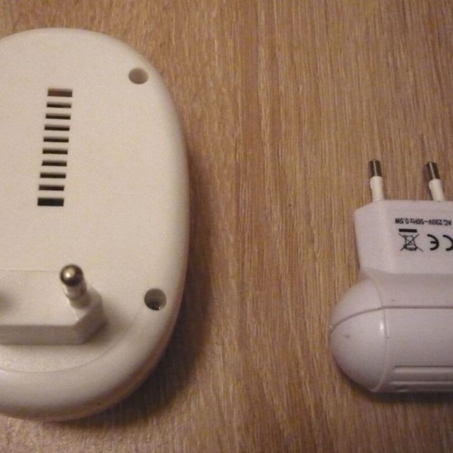 Insect Repellent and Insecticide Plug Set like new with light and electric grid