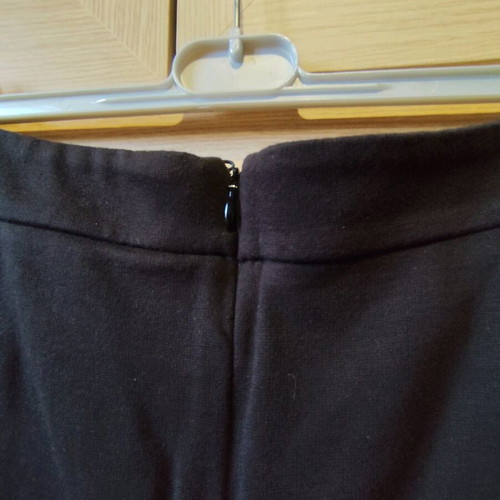 Black skirt with decorative belt, like new, sweatshirt fabric