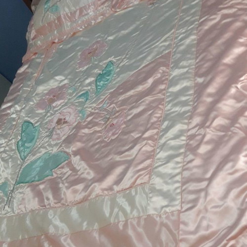 Kentia double quilt used with two cotton satin pillowcases