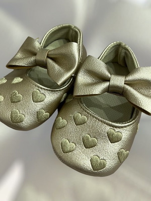 Baby shoes like new, gold leatherette, size 17/18