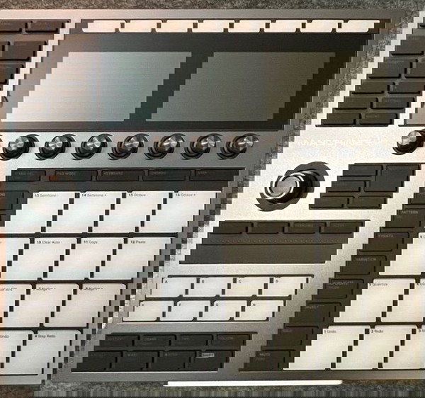 Native Instruments Maschine Plus
