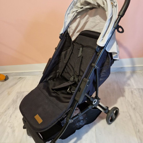Baby stroller used, lightweight, foldable with rain cover