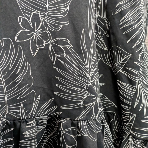 Top with tropical pattern like new, size L, black and white