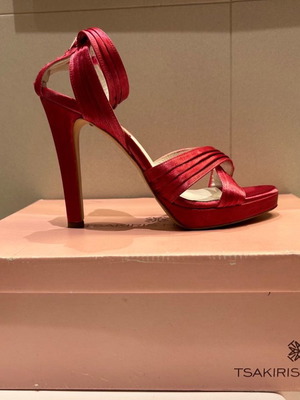Πέδιλα Tsakiris Mallas κόκκινα μεταχειρισμένα, μέγεθος 40