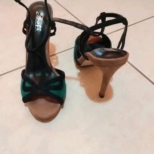High-heeled sandals like new, black with green and chocolate colors