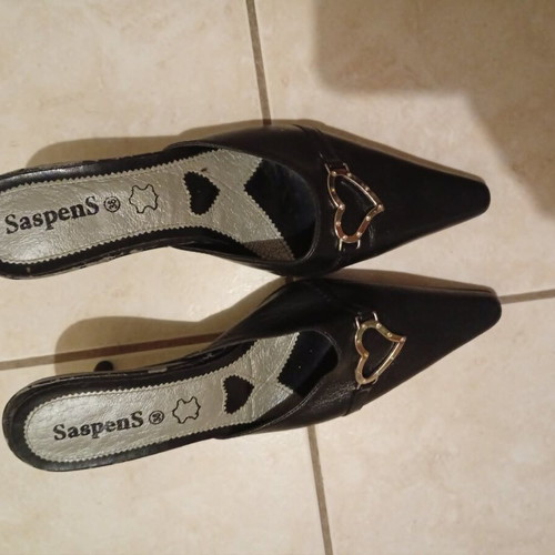 Saspens black leather mules with heart buckle, size 38