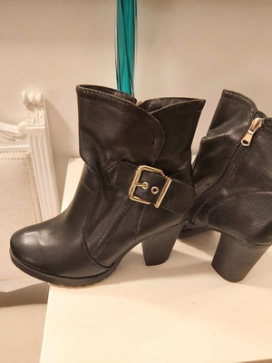 Women's boots used size 37 black
