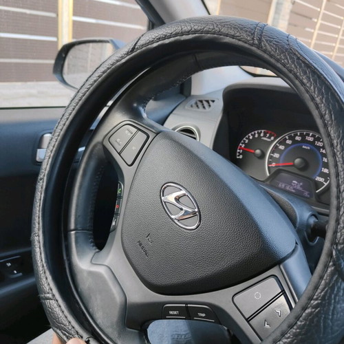 Steering wheel cover like new