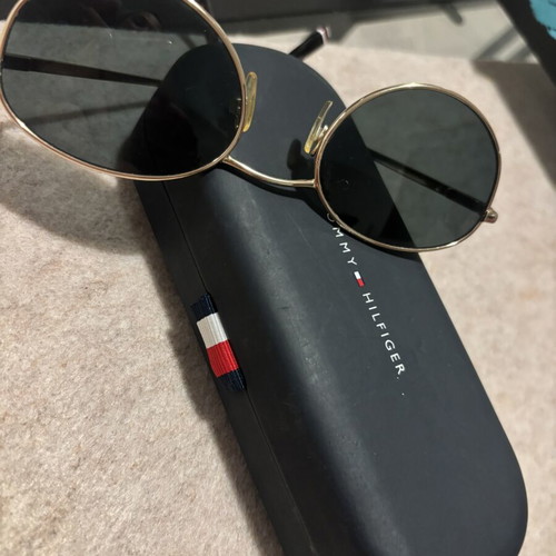 Tommy Hilfiger sunglasses with gold frame and dark lenses