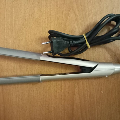 Izzy professional hair straightener