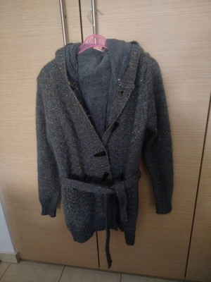 Thick cardigan with hood and inner lining E&D like new, gray