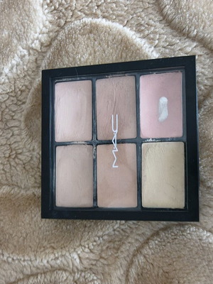 Mac concealer palette light used