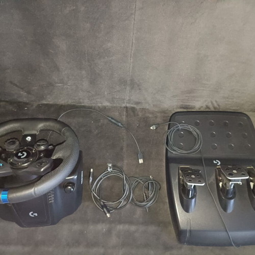 Logitech G920 Steering Wheel Like New Compatible with PC and Xbox Series S/X