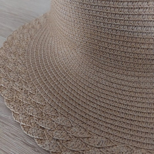 Women's Paper Straw Hat like new, one size, beige