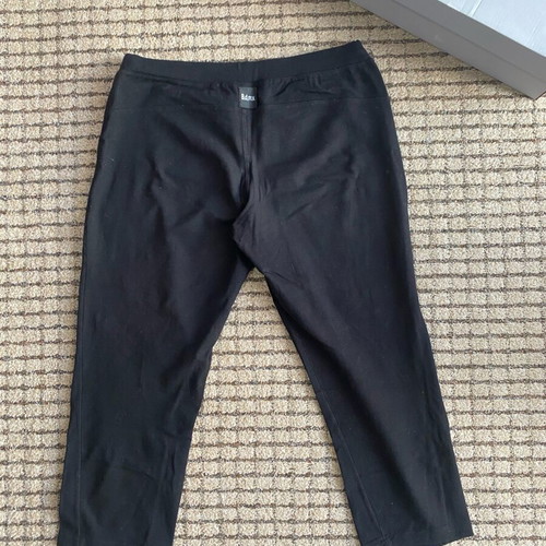 Body Move (Bdmv.) women's sports capri leggings like new, size L, black
