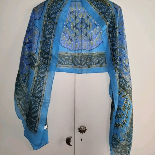 Silk scarf blue with patterns like new