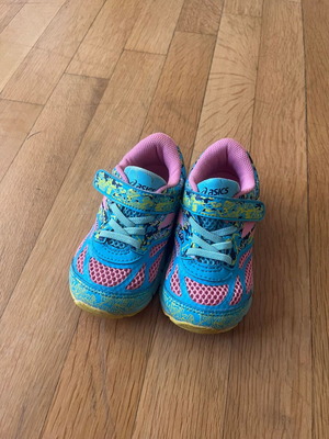 ASICS Kids Running Shoes Size 23.5 Like New