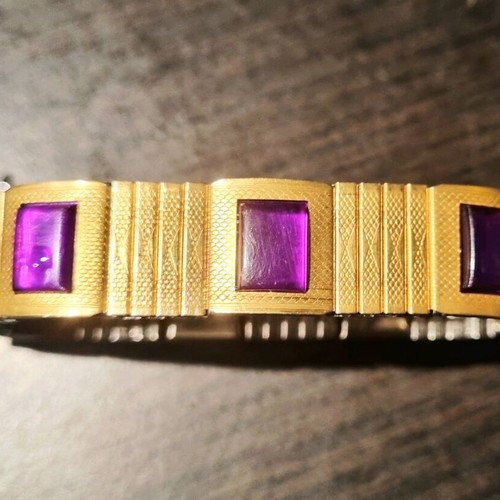 Magnetic stretch bracelet like new, gold color with amethyst decoration