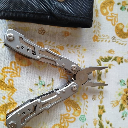 Multitool like new with case
