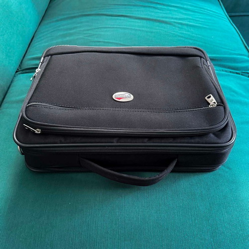 American Tourister Laptop Bag 15" shoulder briefcase black like new