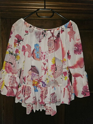 See Through blouse with open shoulders like new, white multicolor