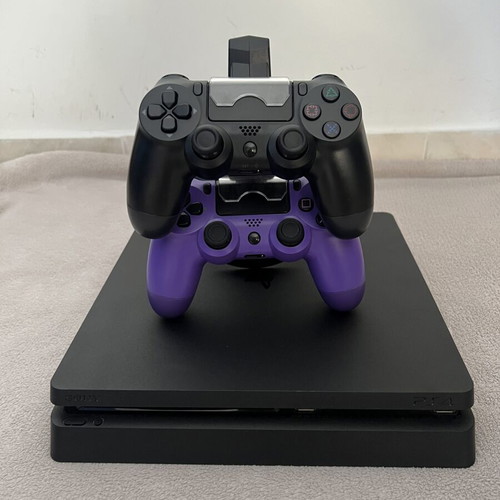 PlayStation 4 Slim 1TB σαν καινούργιο με 2 χειριστήρια DualShock 4 και βάση φόρτισης