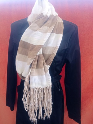 Striped scarf like new with beige, white and brown shades and fringes