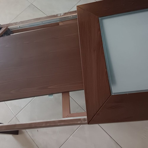 Extendable coffee table