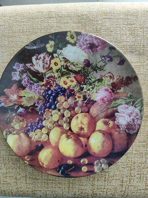 Decorative porcelain plates from Czechia like new, pack of 3, 1993