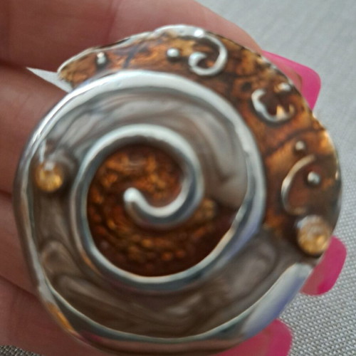 Pendant used, very unique