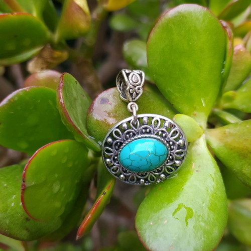Pendant with turquoise stone used