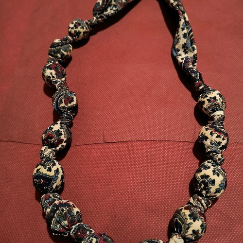 Folklores vintage necklace like new with wood and fabric