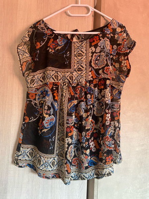 Μπλούζα Enzzo σαν καινούργιο, καφέ και κόκκινη, μέγεθος S