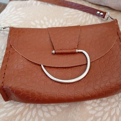 Individual leather shoulder bag like new, brown with wallet